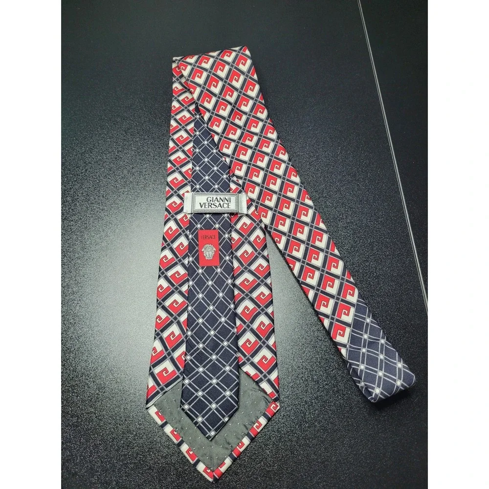 Gianni Versace Men's Necktie Red Geometric Silk 3.75x58 Excellent